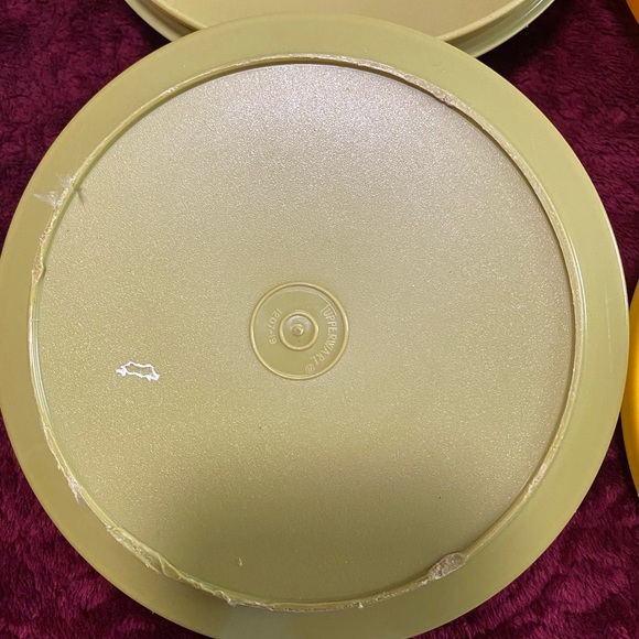 Two vintage Tupperware seal bowls
Yellow and Green - Picture 7 of 9